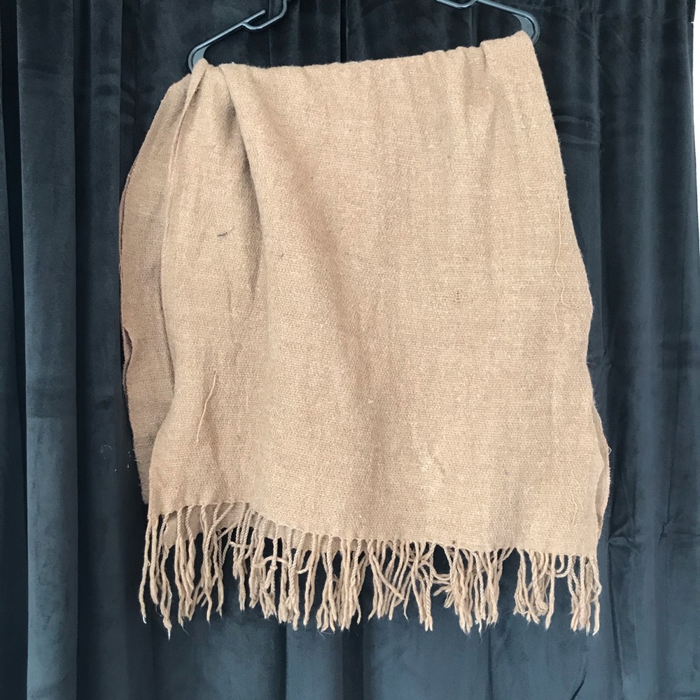 Oversized scarf.